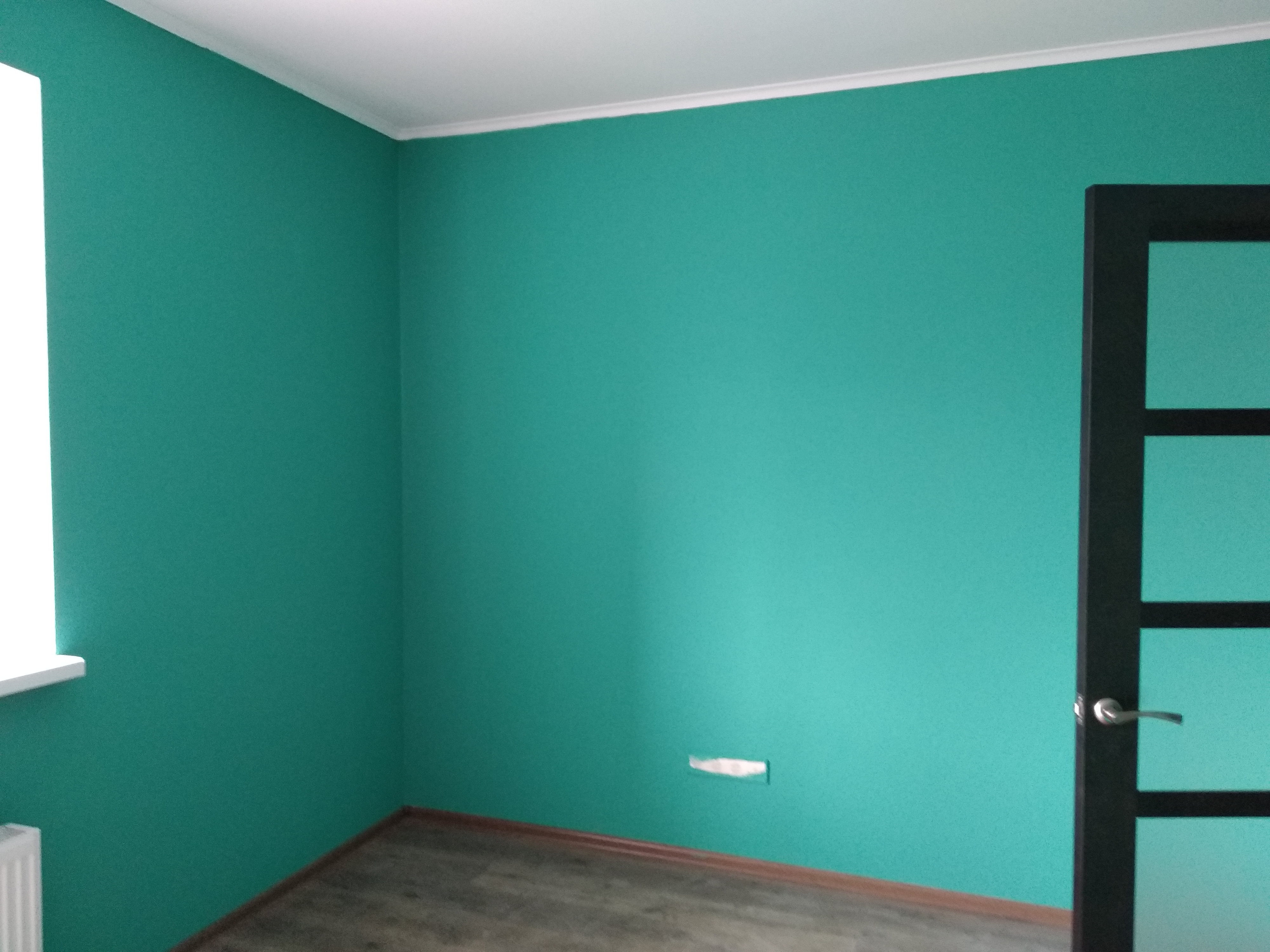 Метр обои покраска. Покрашенные стены. Стены под покраску. Матовая краска для стен. Покрашенные стены в квартире.