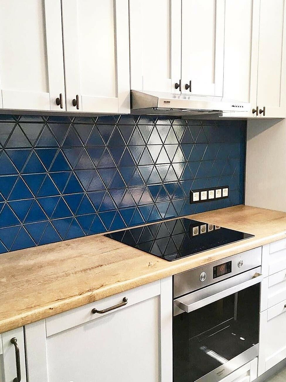 Синяя плитка на кухонный фартук