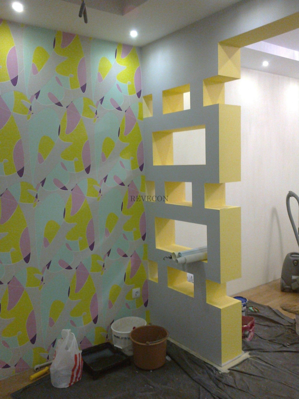 Декоративная стенка из гипсокартона