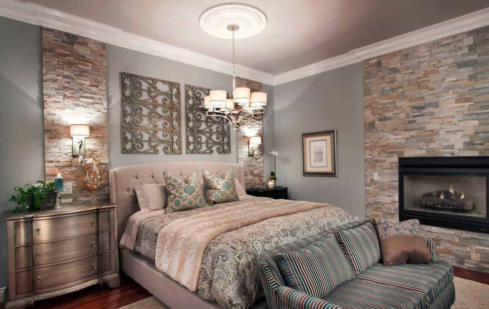 Декоративный камень в спальне