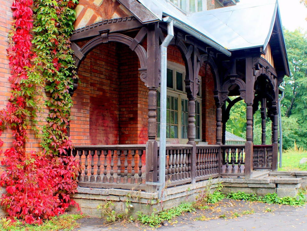 Крыльцо в старинном доме