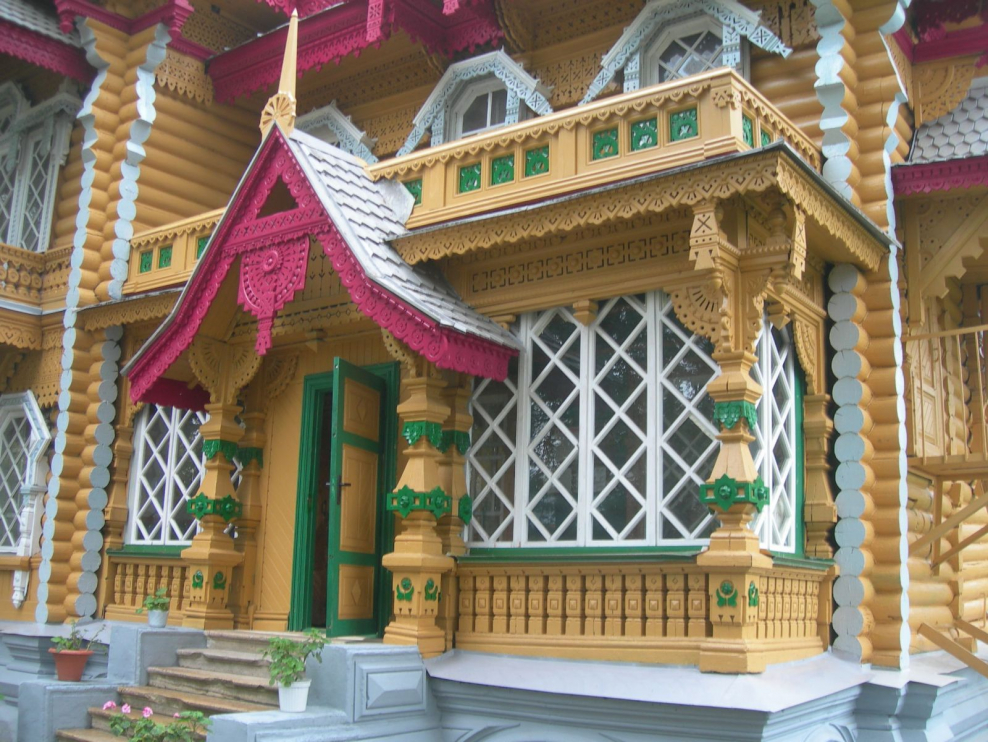 Резное деревянное крыльцо