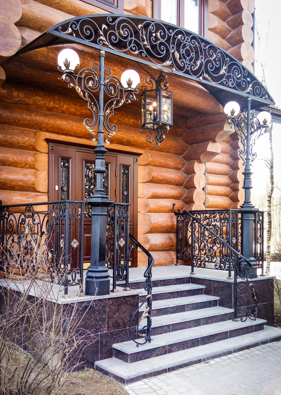 Красивое кованое крыльцо