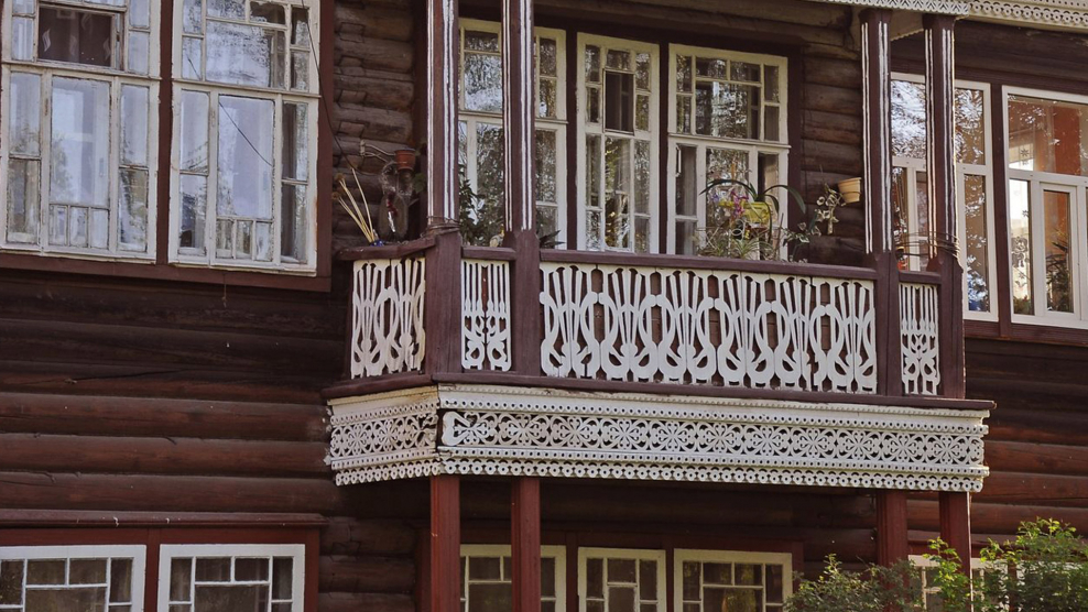 Резные деревянные балконы