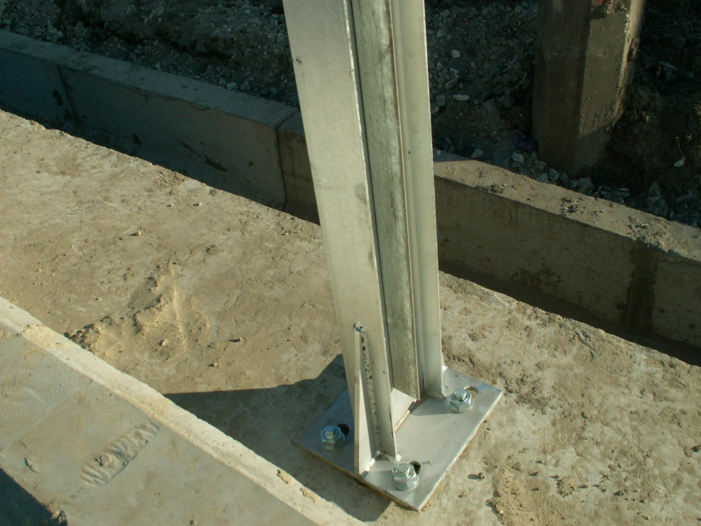 Крепление металлических стоек к бетону