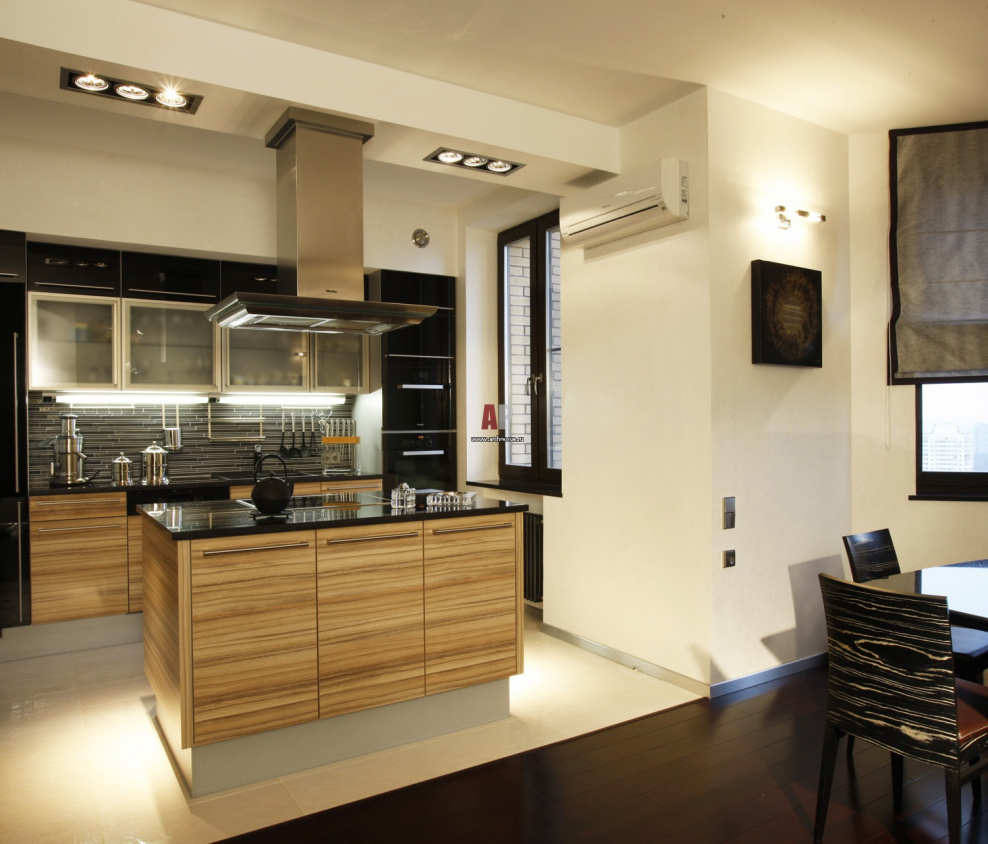 Парень на кухне