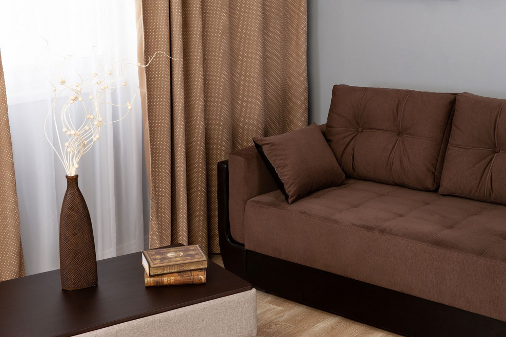 Темно коричневый диван