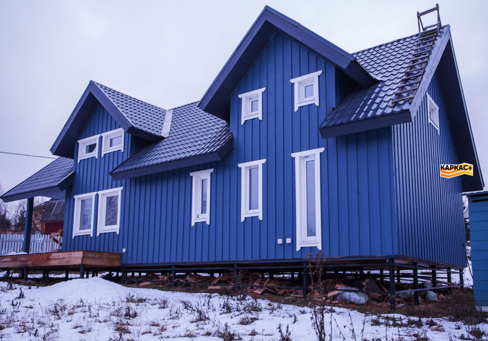 Дом с вертикальной обшивкой