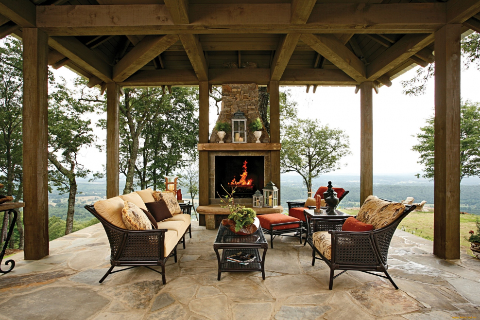 Веранда с камином