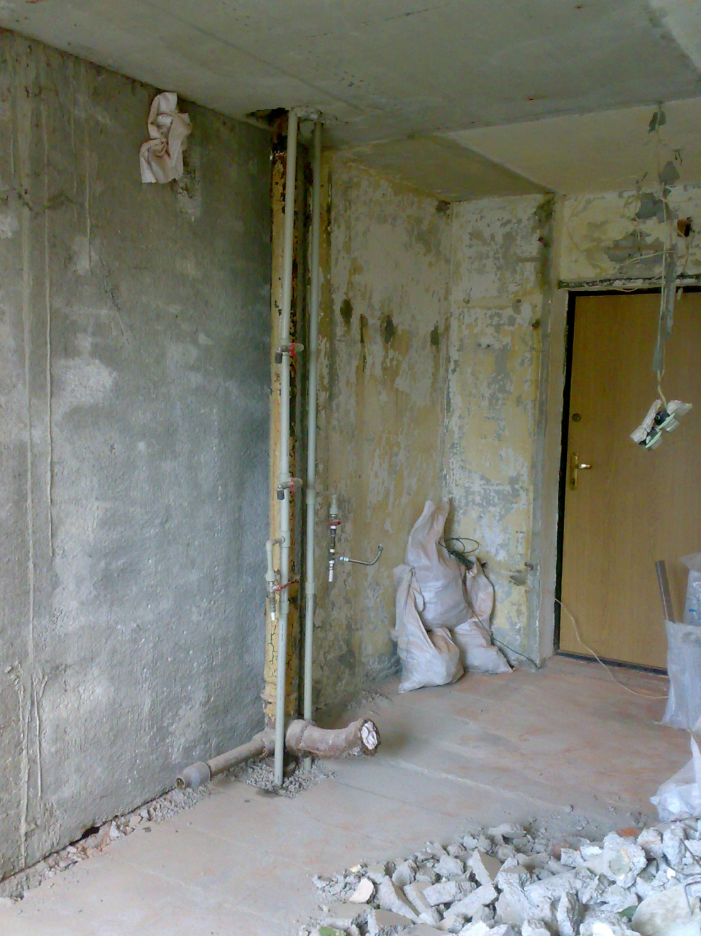 Демонтаж сантехкабины в панельном доме п3