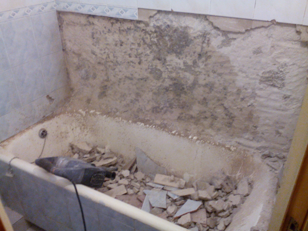 Бетонная коробка в ванной