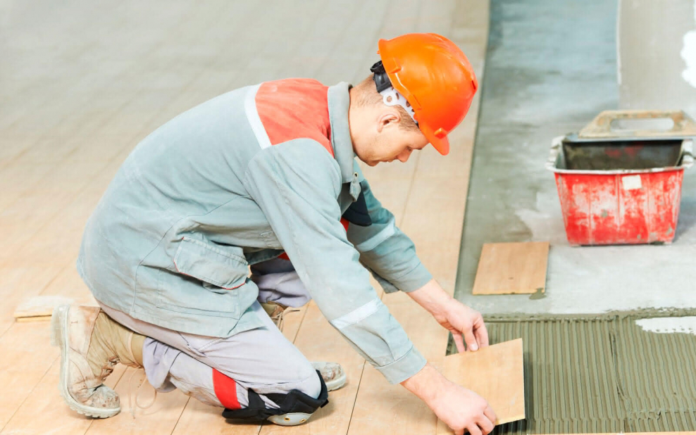 Мастер укладки плитки