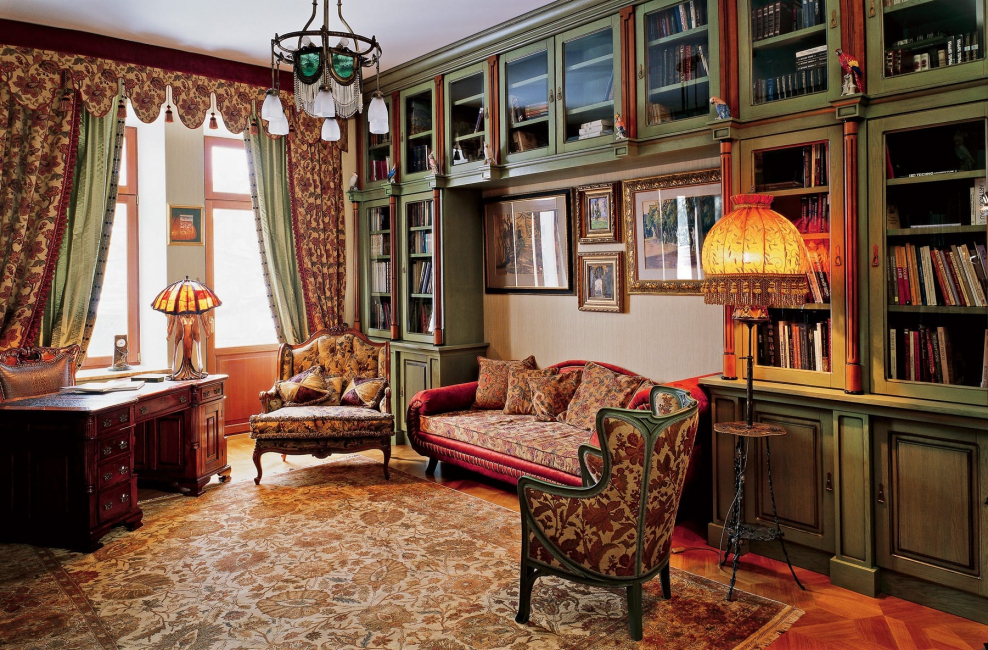 Комната в старинном стиле