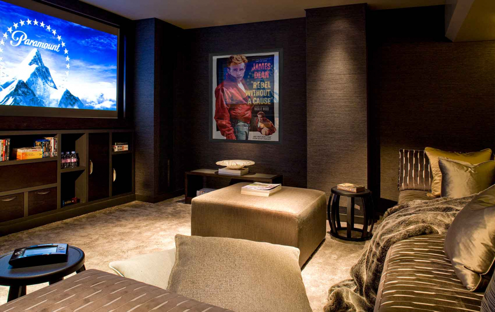 Уютная комната с телевизором