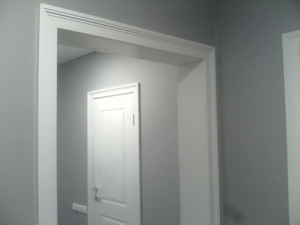 Отделка проема доборами и наличниками