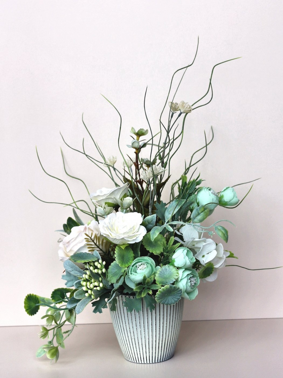 Композиции из искусственных цветов