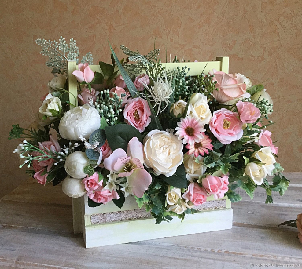 Живые цветы в интерьере кухни