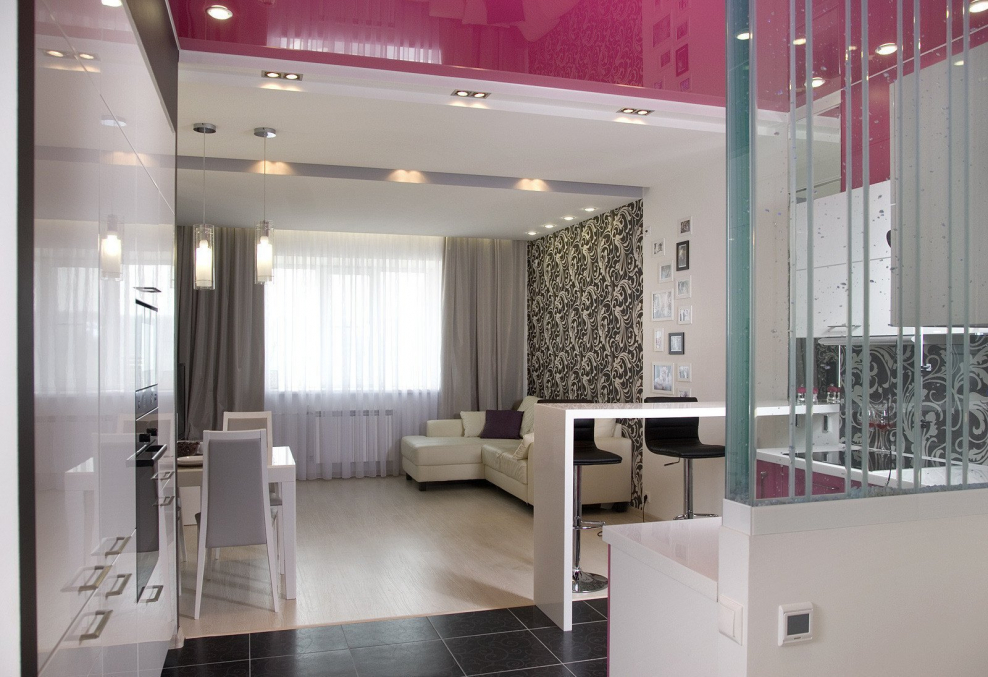 Зонирование натяжным потолком