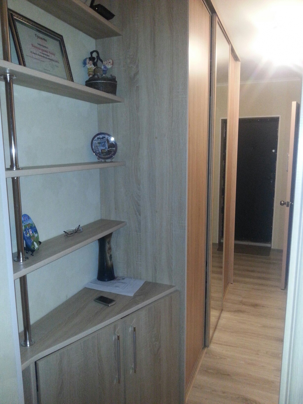 Шкаф в узкий коридор хрущевки