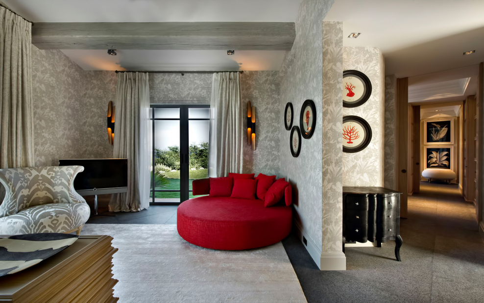 Подкова в интерьере современной квартиры