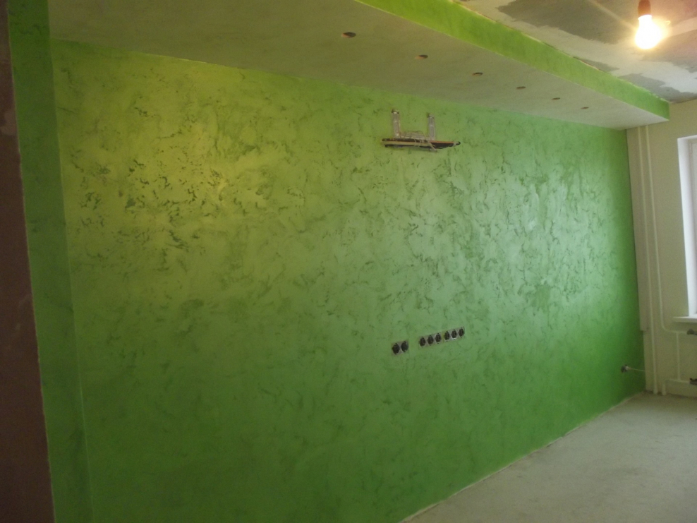 Фото декоративной штукатурки на стенах в прихожей