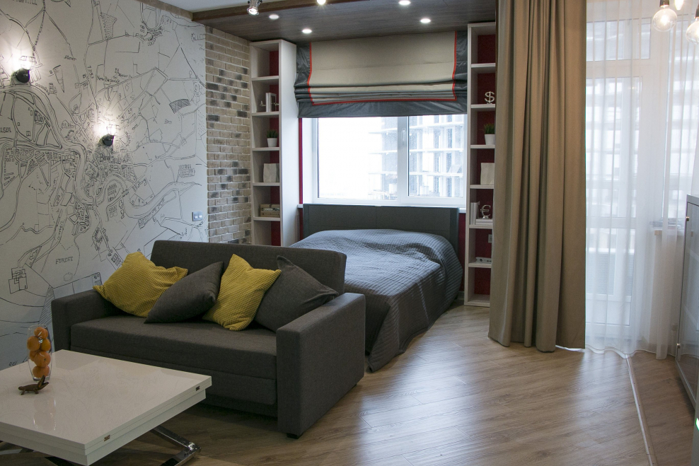 Интерьер комнаты с компьютерным столом