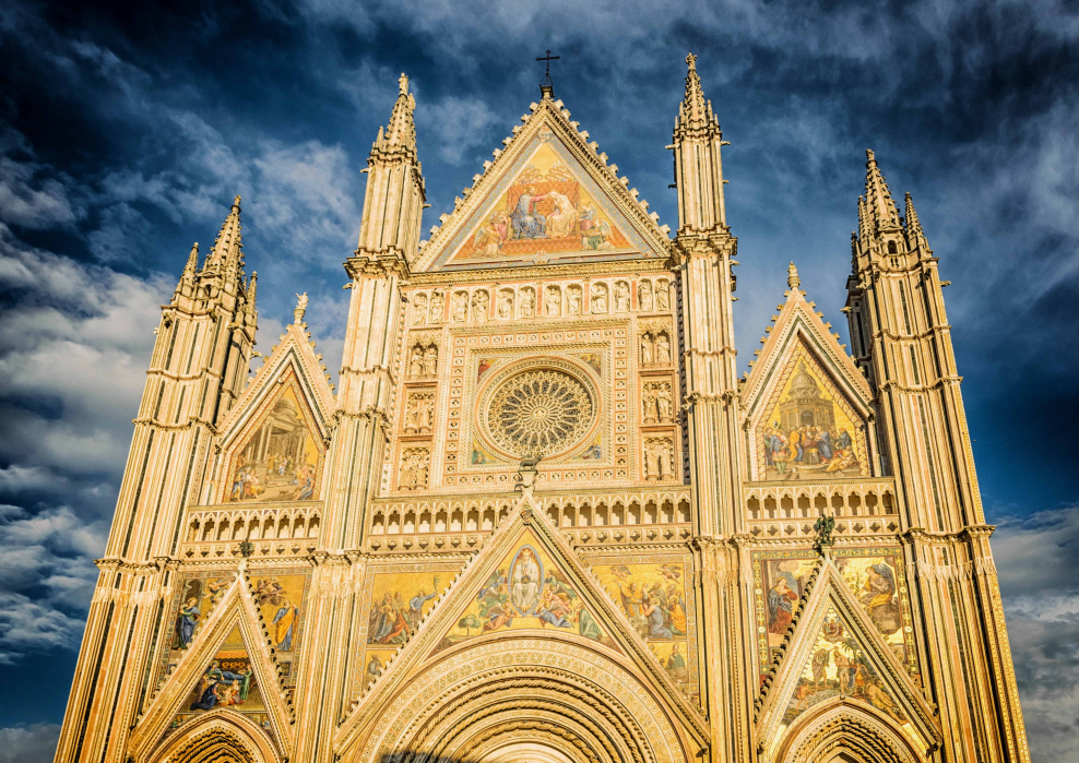 Осевая симметрия в архитектуре