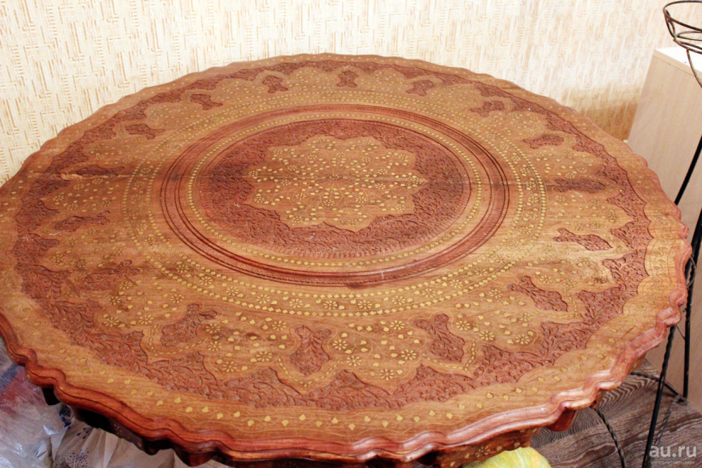 Столик индийский с инкрустацией и резьбой