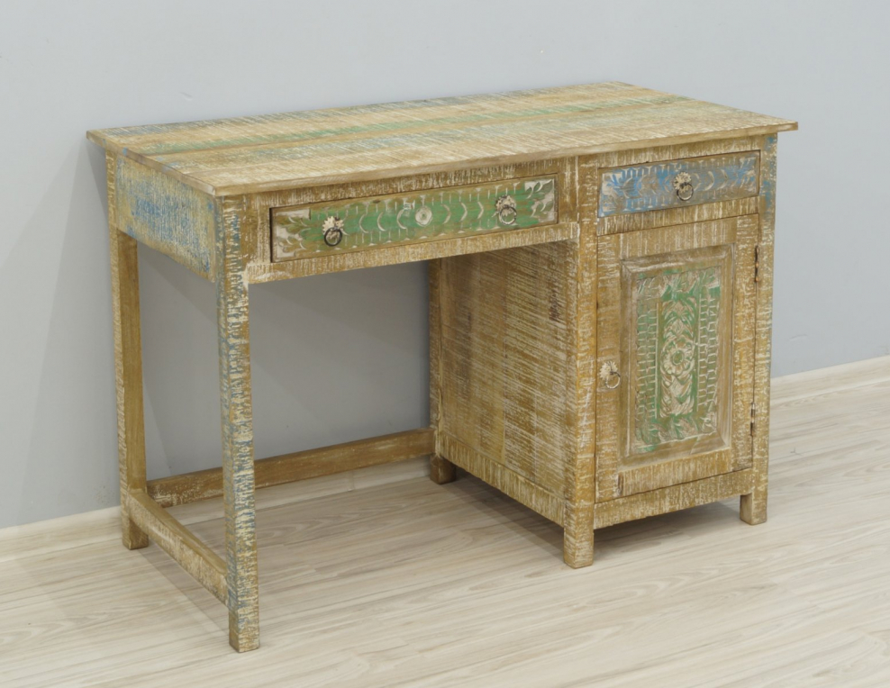 Столик с инкрустацией деревом