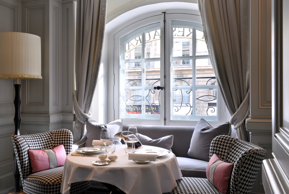 Кресло в парижском стиле