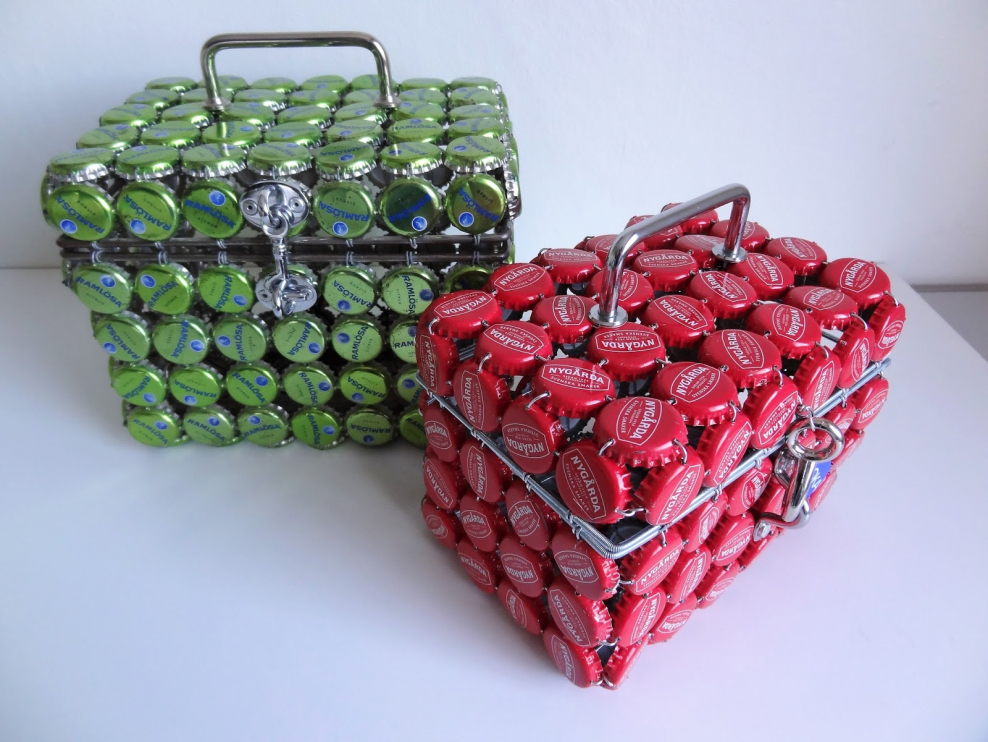 Поделка из ручных материалов