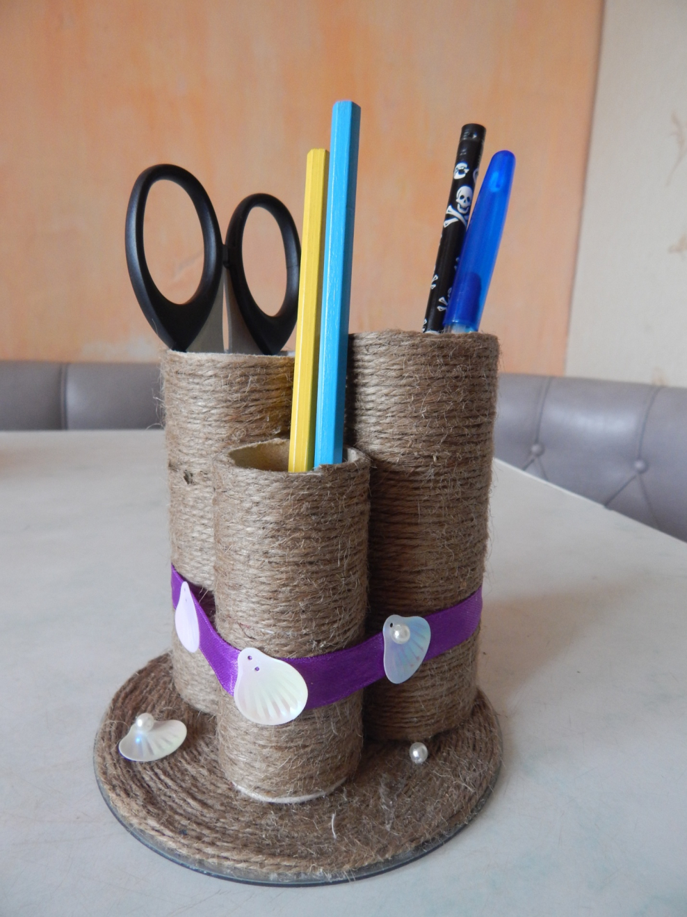 Карандашница из бросового материала