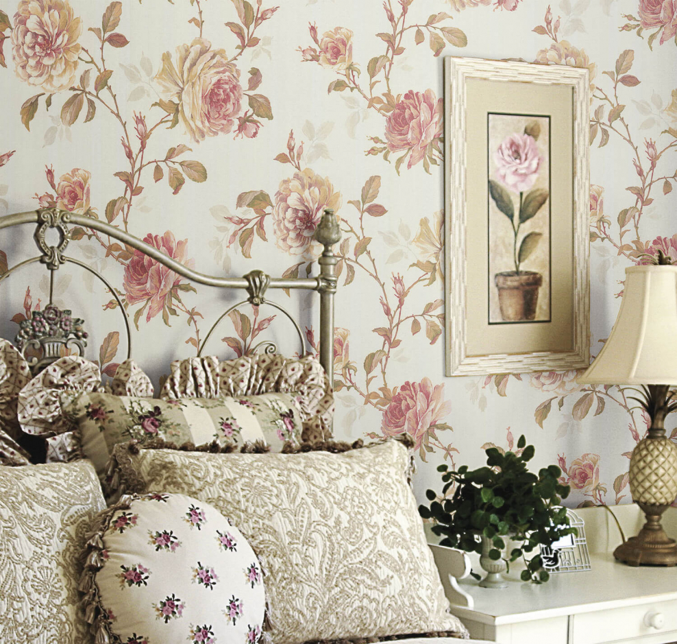 Текстиль с розами в интерьере