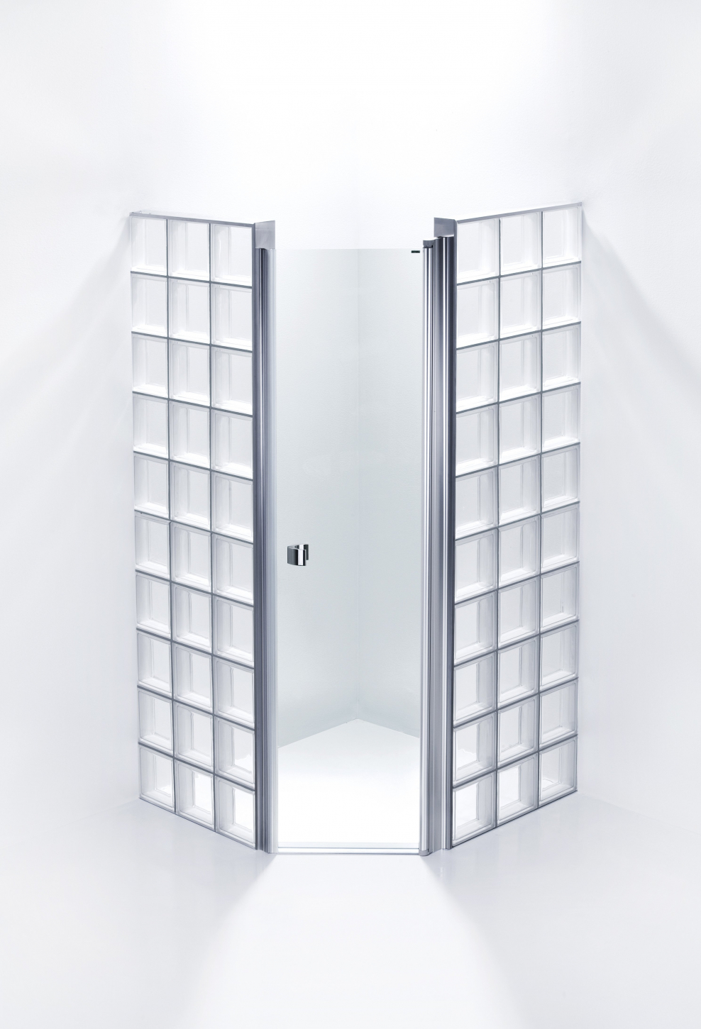 Угловая душевая кабина из стеклоблоков