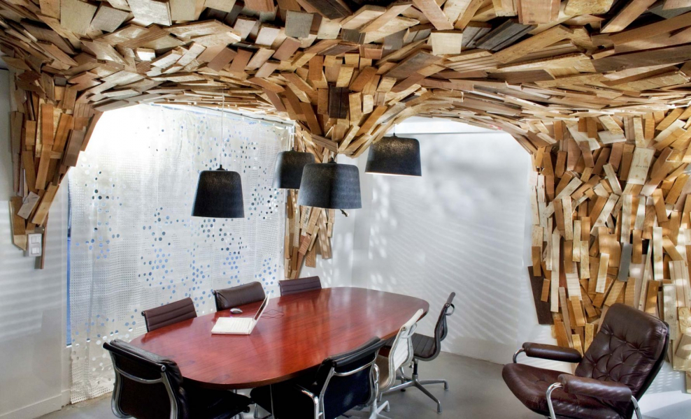 Креативный интерьер офиса из дерева