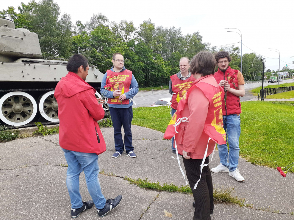 Празднование 9 мая на танках в Снегирях