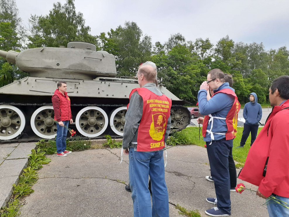 Празднование 9 мая на танках в Снегирях