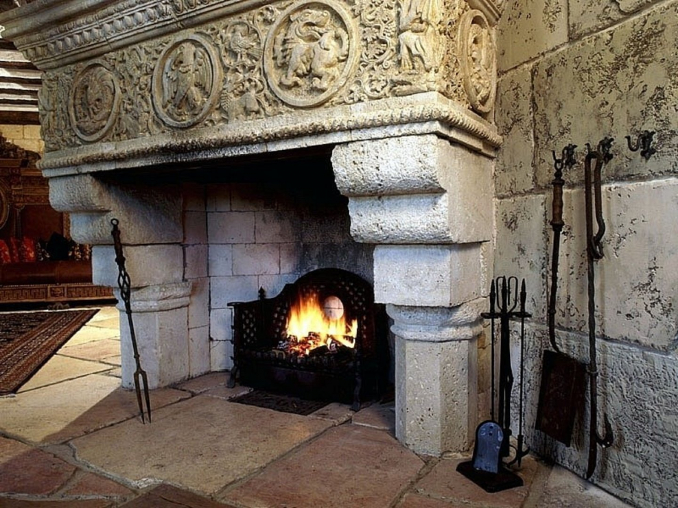 Камины средневековья