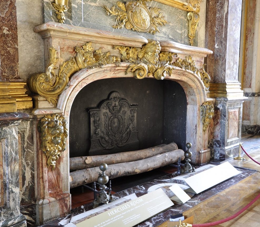 Камин в замке