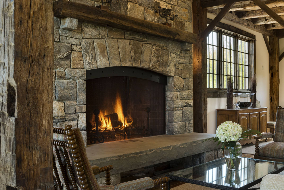 Камин в замке