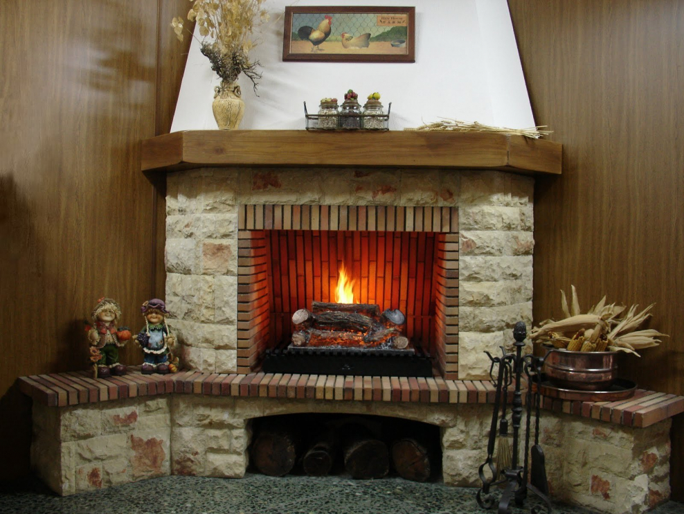 Камин старинный каменный