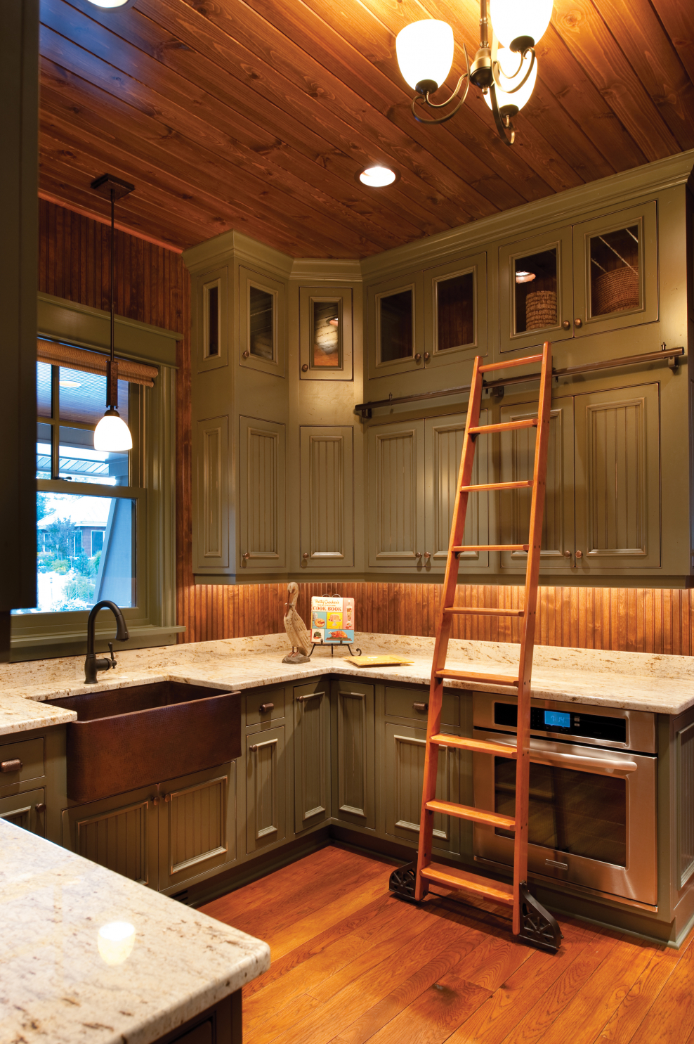 Кухни с высокими потолками 3м