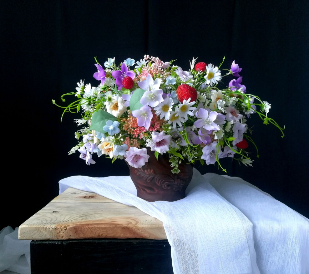 Цветочные композиции в кашпо и вазонах