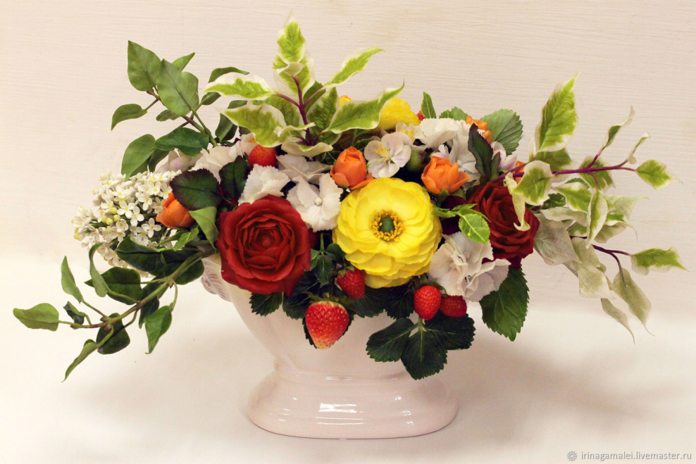 Букет веточка розы с ранункулюсами