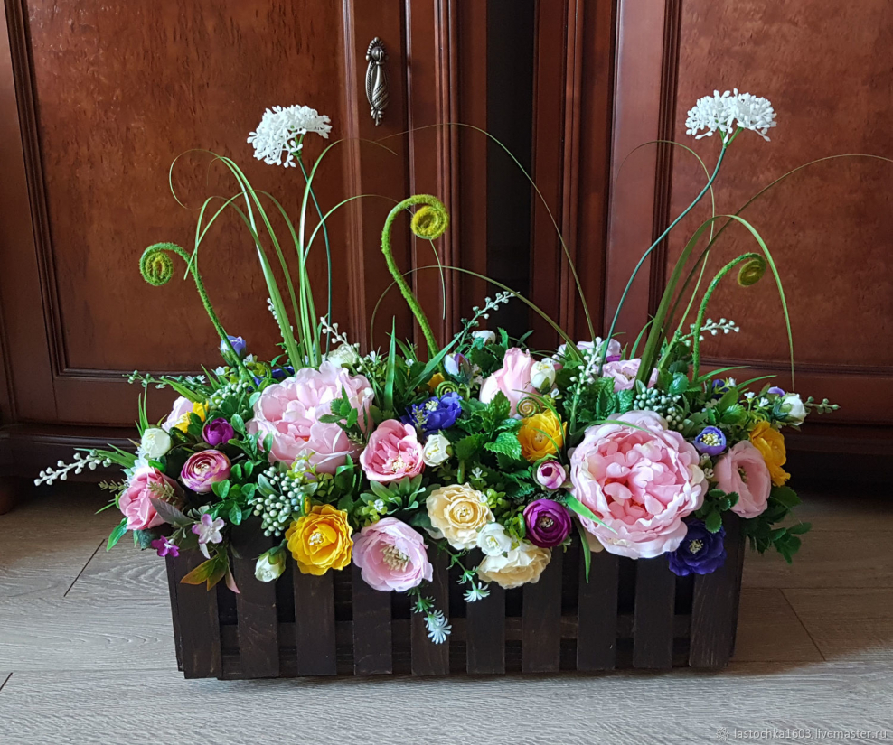 Композиции из искусственных цветов