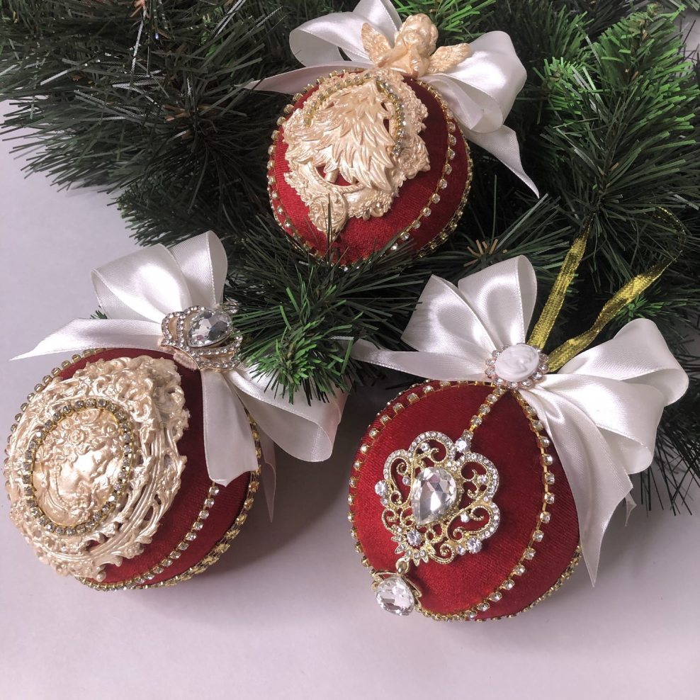 Елочные шары с лепниной