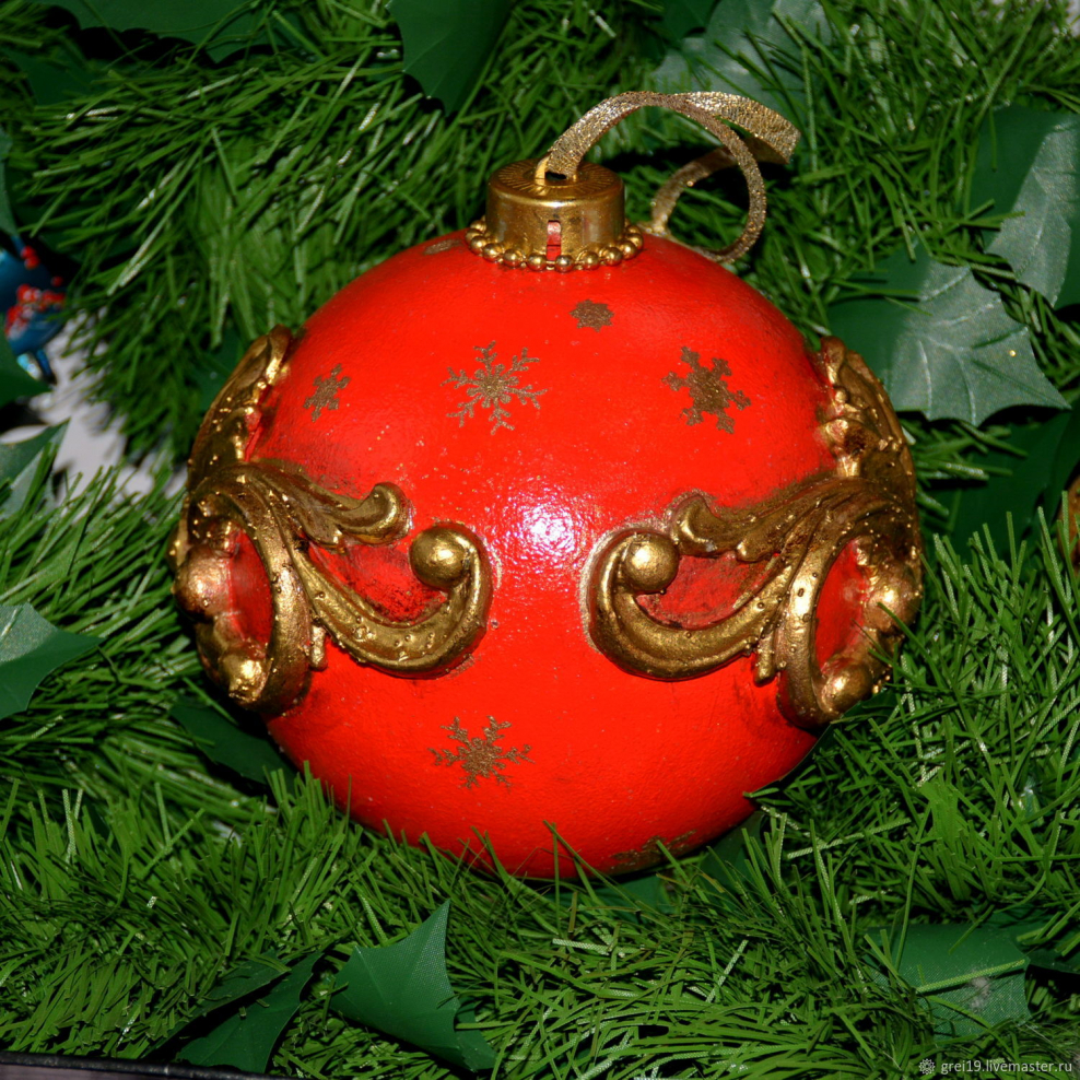 Композиции с елочными шарами