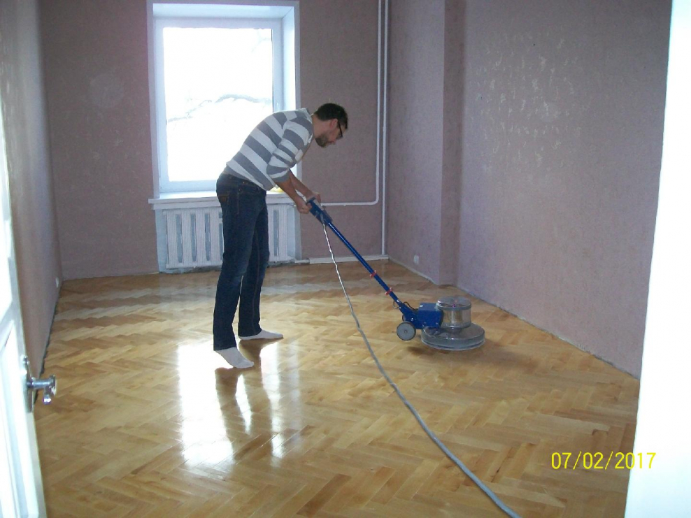 Покрытие пола лаком пульверизатором технология