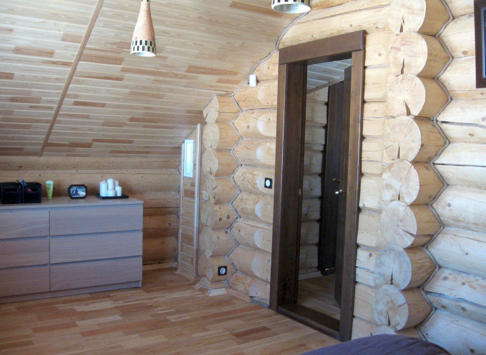 Спальня в бревенчатом доме