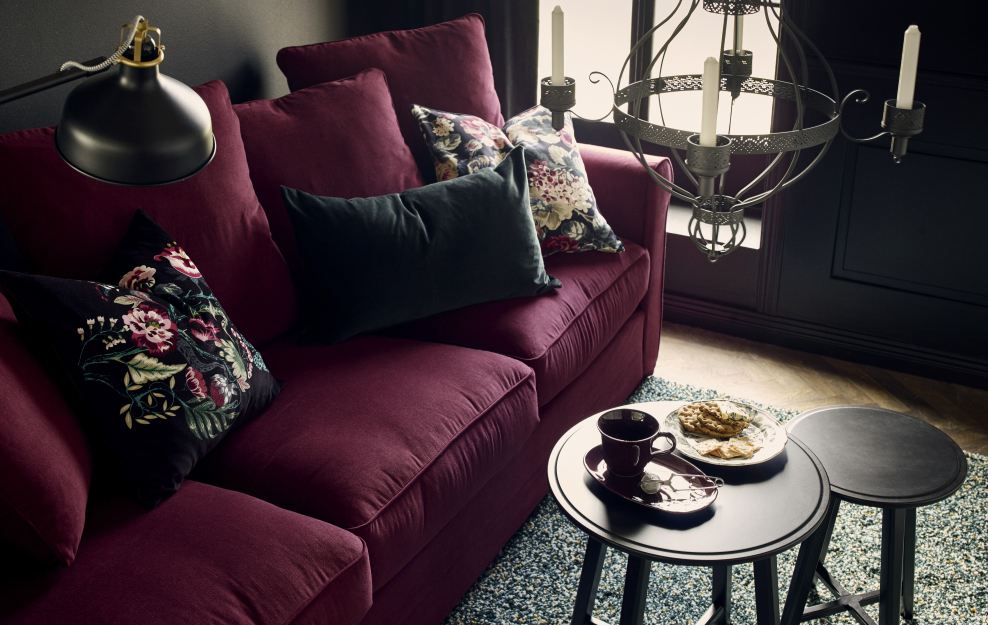 Комната в винном цвете